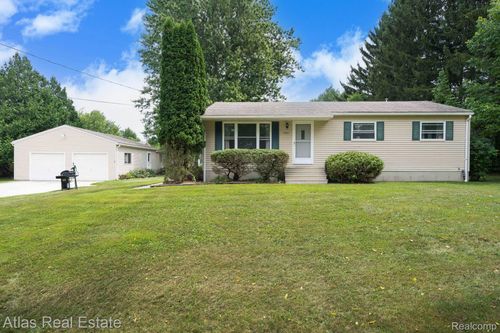 5067 Walker Rd, Davison, MI, 48423-8795 | Card Image