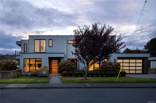 430 St Patrick St, Victoria, BC, V8S4X3 | Card Image