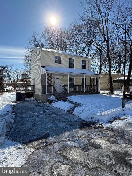 929 W Main St, COATESVILLE, PA, 19320-2636 | Card Image