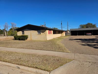 6503 Ave R, Home with 8 bedrooms, 4 bathrooms and null parking in Lubbock TX | Image 1