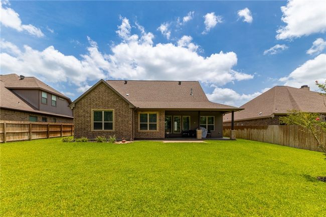 Enjoy the lush backyard greenspace —perfect for outdoor activities, gardening, or simply soaking up nature’s tranquility. | Image 30