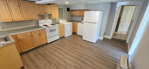 271 Village St, Concord, NH, 03303-4802 | Card Image