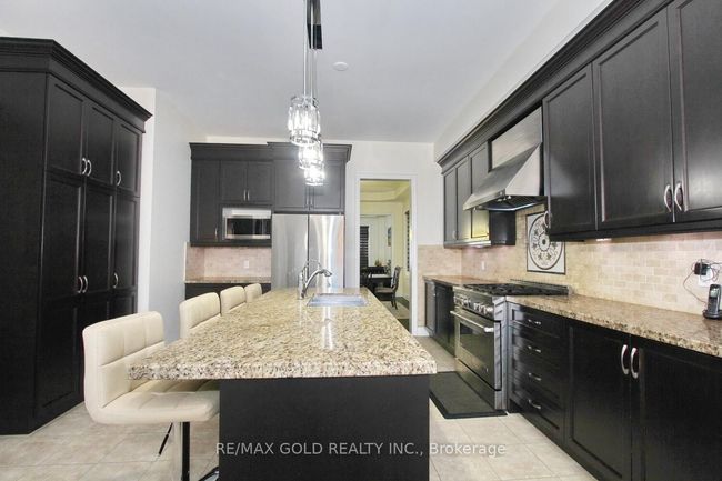 14 Ladbrook Cres, House other with 7 bedrooms, 5 bathrooms and 4 parking in Brampton ON | Image 12