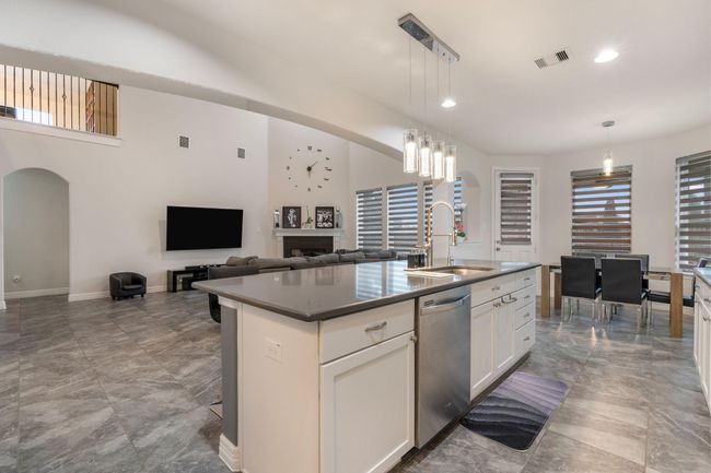 Modern, open-concept | Image 16