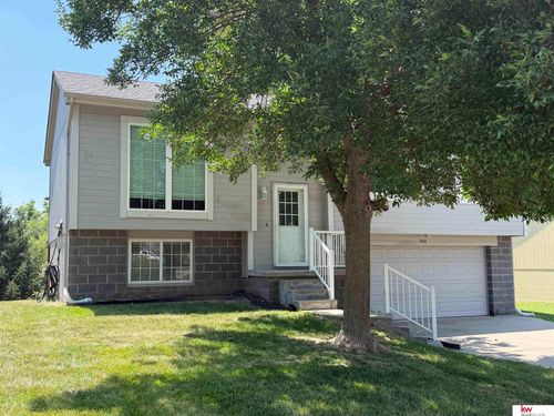 7841 Bondesson St, Omaha, NE, 68122-4092 | Card Image