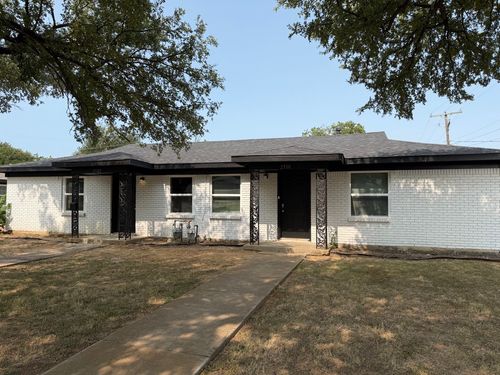 2500 Normont Cir, Fort Worth, TX, 76103-3216 | Card Image
