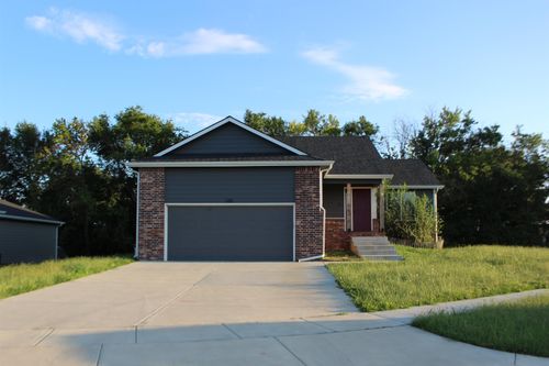 105 E Burlington Dr, Mulvane, KS, 67110-1000 | Card Image