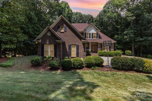 689 Presbyterian Rd, Mooresville, NC, 28115-7771 | Card Image