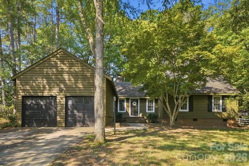 8315 Park Vista Cir, Charlotte, NC, 28226-4661 | Card Image