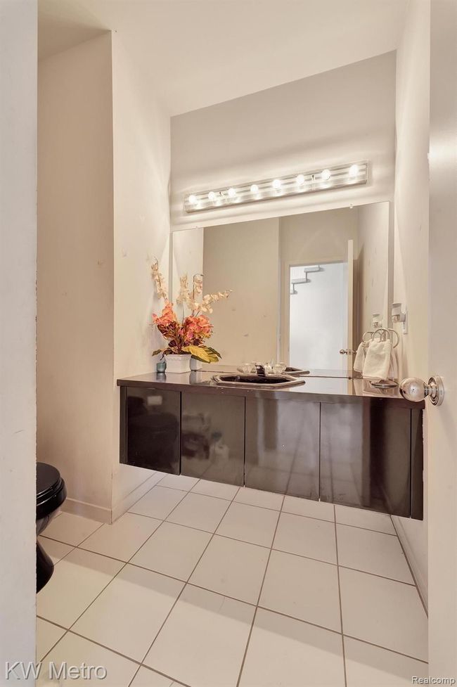 Bathroom | Image 19