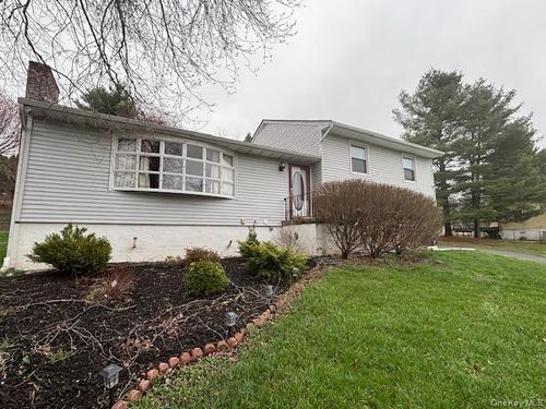 5 Verplanck Ave, East Fishkill, NY, 12533-5152 | Card Image