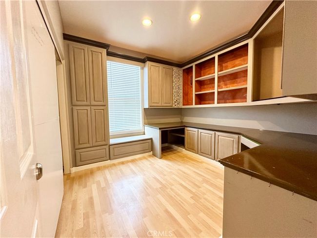 Custom built-in office space | Image 13