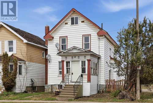 32 Cathcart St, Sault Ste. Marie, ON, P6A1E1 | Card Image