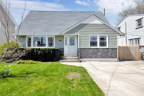 3270 Neptune Ave, Oceanside, NY, 11572-4356 | Card Image