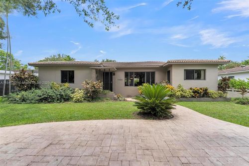 1044 Ne 97th St, Miami Shores, FL, 33138-2556 | Card Image