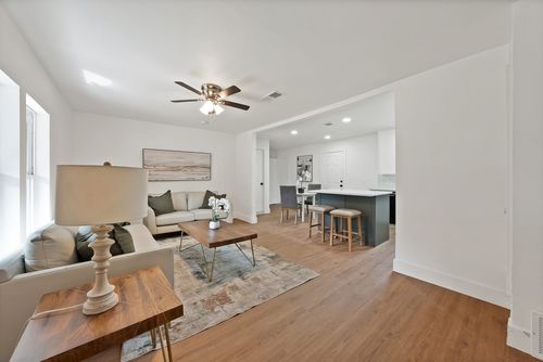 552 Norwood Dr, Hurst, TX, 76053-6829 | Card Image