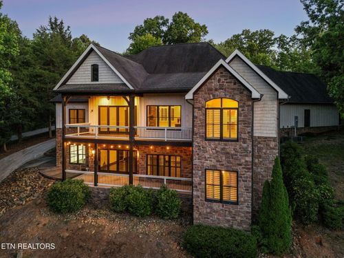 4451 Forrest Ridge Dr, Louisville, TN, 37777-3064 | Card Image