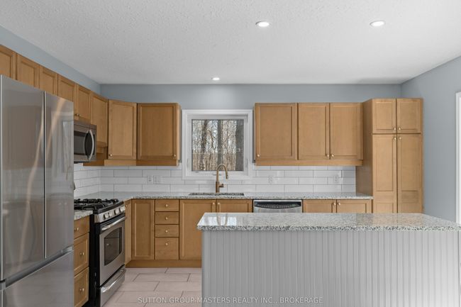 324 13 Island Lake Rd, House other with 4 bedrooms, 4 bathrooms and 15 parking in Godfrey ON | Image 10