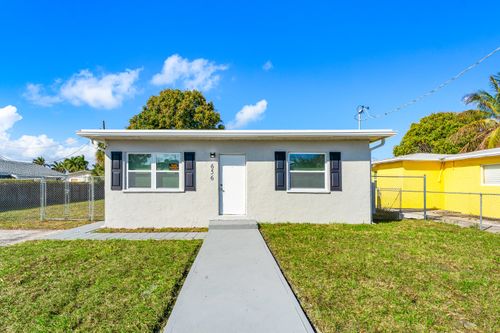 656 W 6th St, Riviera Beach, FL, 33404-7414 | Card Image