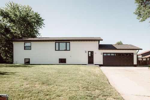 1015 13th Street Sw, Jamestown, ND, 58401 | Card Image