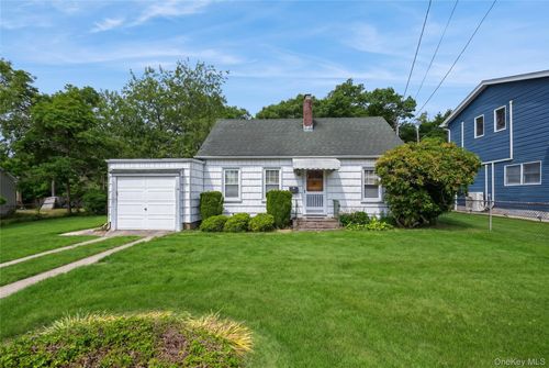 10 Laurel Rd, Ronkonkoma, NY, 11779-4534 | Card Image