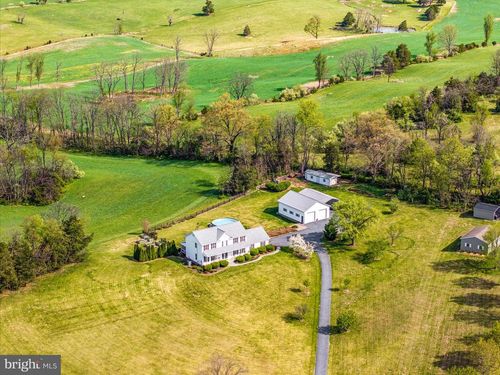 180 Holstein Ln, TOMS BROOK, VA, 22660-2548 | Card Image