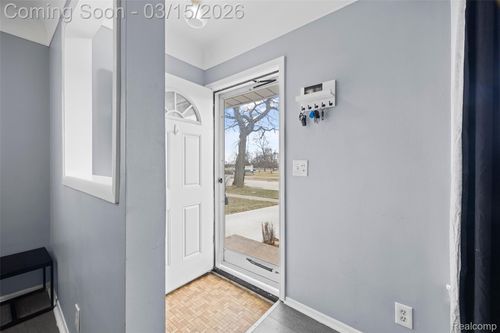 3200 Marian Dr, Trenton, MI, 48183-3956 | Card Image