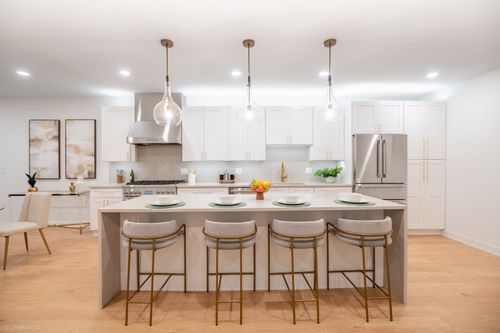 1952 N Bissell St, CHICAGO, IL, 60614-5015 | Card Image