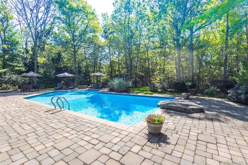 14 Vega Dr, Shoreham, NY, 11786-2305 | Card Image