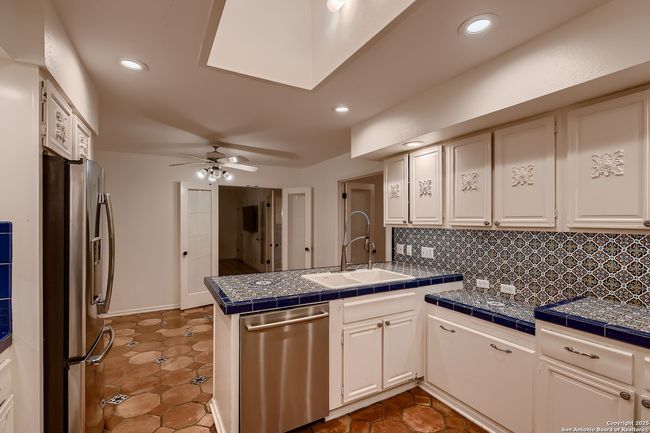 201 Sheffield, House other with 5 bedrooms, 5 bathrooms and null parking in Castle Hills TX | Image 38