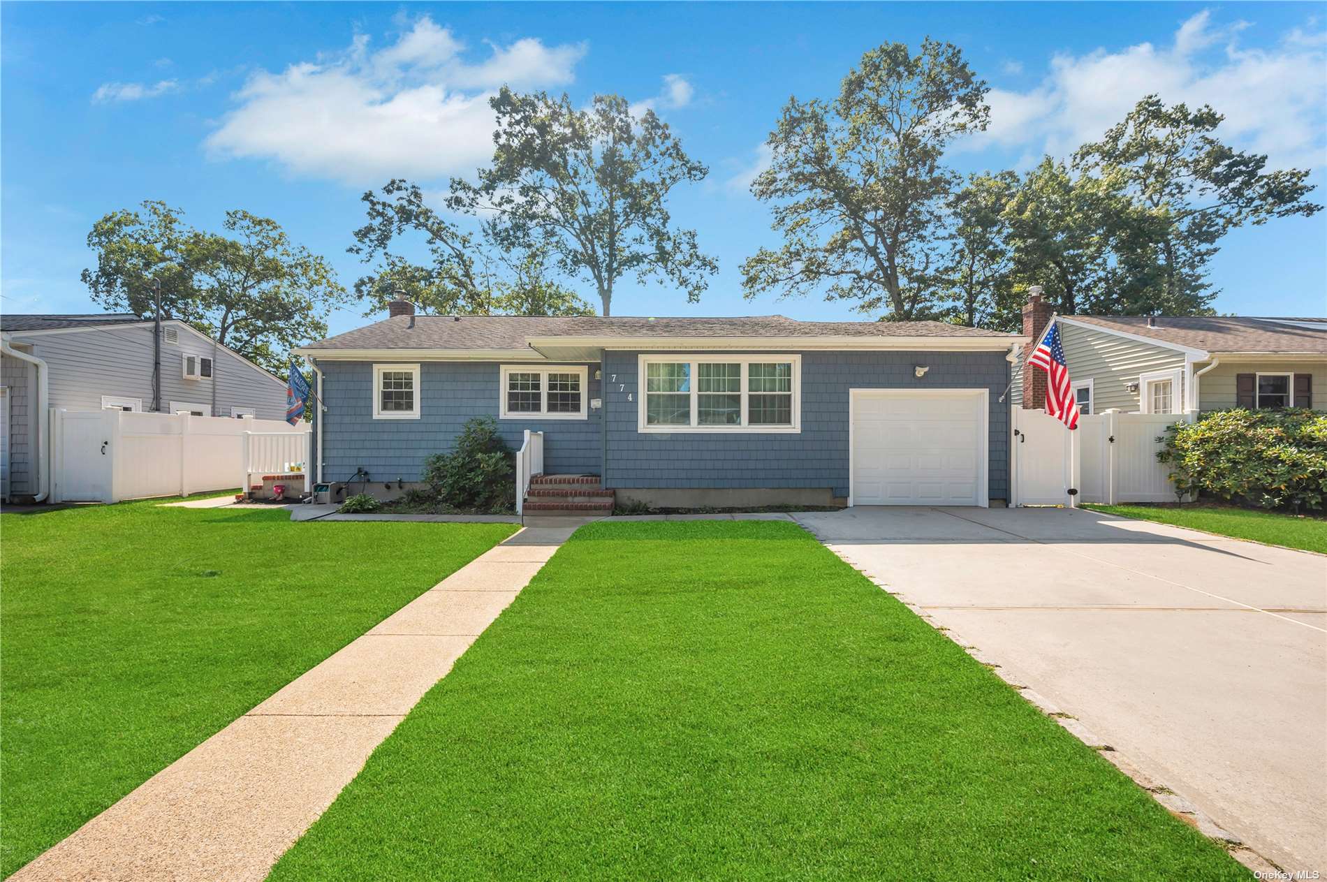 Frankford Rd, West Babylon, NY 11704