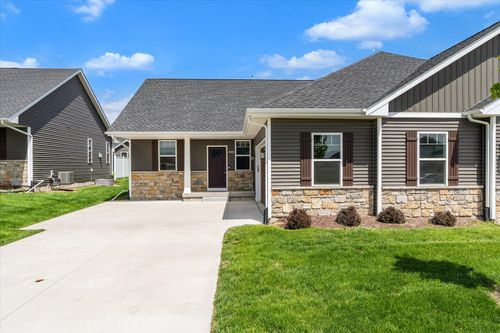 3082 Charissas Pl, Bettendorf, IA, 52722-3135 | Card Image