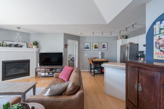 402 - 10 Sierra Morena Mews Sw, Home with 2 bedrooms, 2 bathrooms and 1 parking in Calgary AB | Image 10