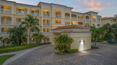 102 - 15 Harbour Isle Drive, Condo with 2 bedrooms, 2 bathrooms and null parking in Fort Pierce FL | Image 1