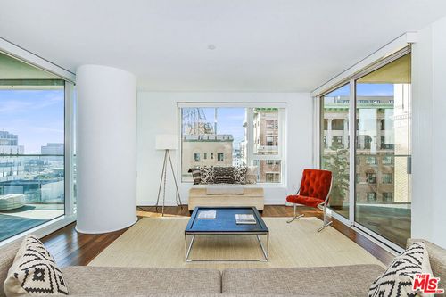 11n-6250 Hollywood Blvd, LOS ANGELES, CA, 90028-6302 | Card Image