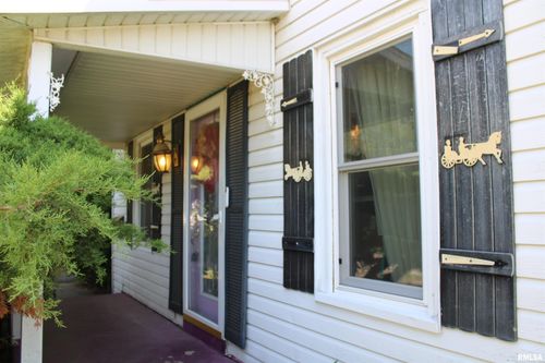153 S Apple St, Farmington, IL, 61531-1404 | Card Image