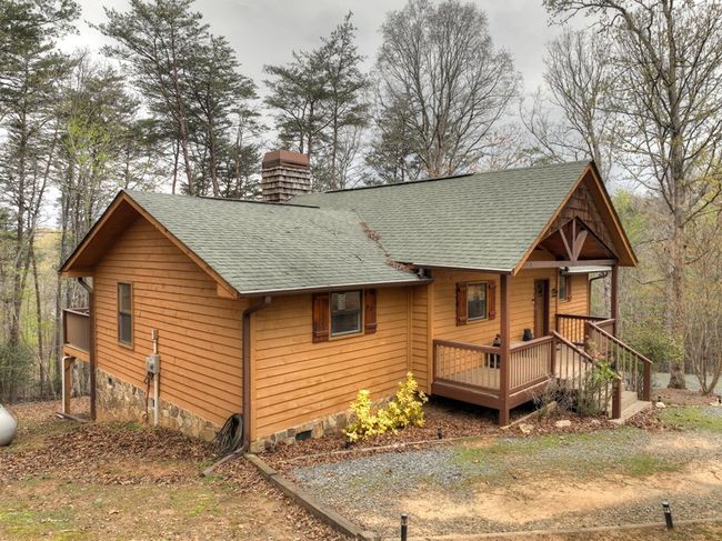 48 Logan Dr, Home with 3 bedrooms, 3 bathrooms and null parking in Mineral Bluff GA | Image 4