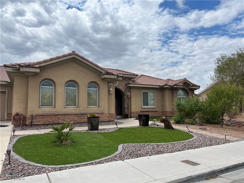 3903 W Hammer Ln, North Las Vegas, NV, 89031-4161 | Card Image