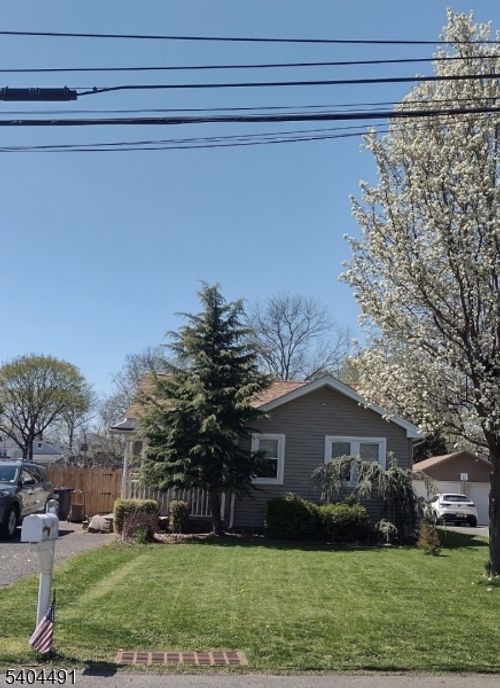 92 Oak St, Bridgewater, NJ, 08807-2750 | Card Image