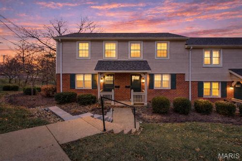 8985 S Swan Cir, Saint Louis, MO, 63144-1717 | Card Image