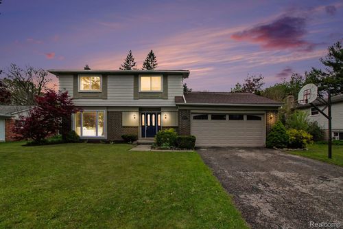 2964 Walmsley Circle Dr, Lake Orion, MI, 48360-1646 | Card Image