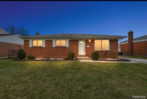 3582 Hein Dr, Sterling Heights, MI, 48310-6139 | Card Image