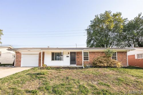 7632 Westchester Dr, Belleville, IL, 62223-2639 | Card Image