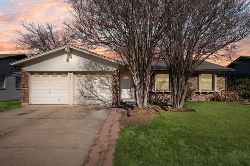 743 Price Dr, Lewisville, TX, 75067-4463 | Card Image
