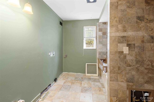 220 S 8 Th St, House other with 4 bedrooms, 3 bathrooms and null parking in Manhattan KS | Image 18