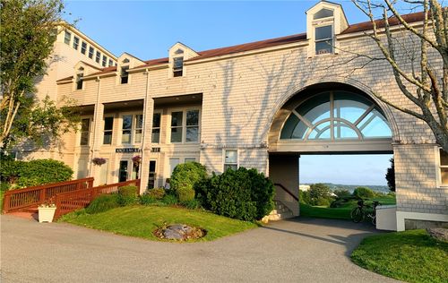 65 Ridge Road, Newport, RI, 02840 | Card Image