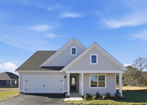 520 Summercrest Ave, Waynesboro, VA, 22980-2020 | Card Image