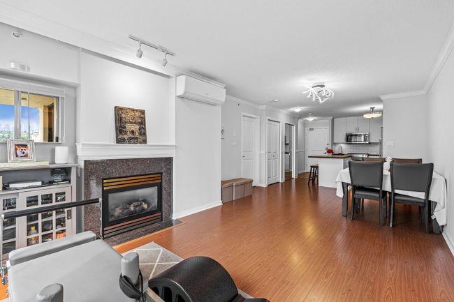 1203 - 2138 Madison Ave, Condo with 2 bedrooms, 2 bathrooms and 2 parking in Burnaby BC | Image 9