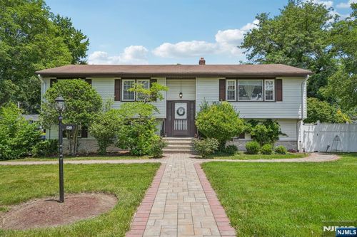 239 Homestead Rd, Paramus, NJ, 07652-4743 | Card Image