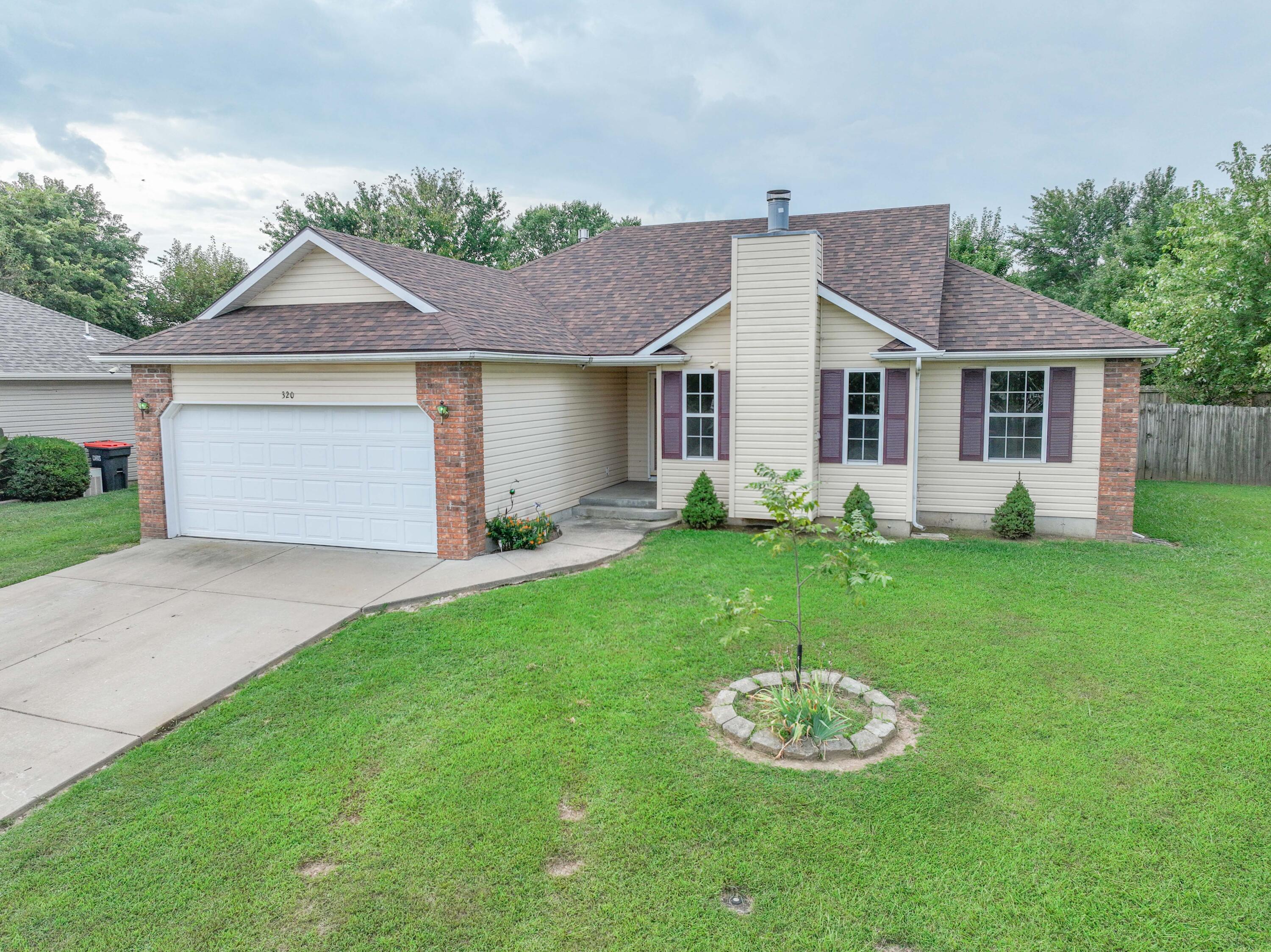Shawnee Ct, Clever, MO 65631